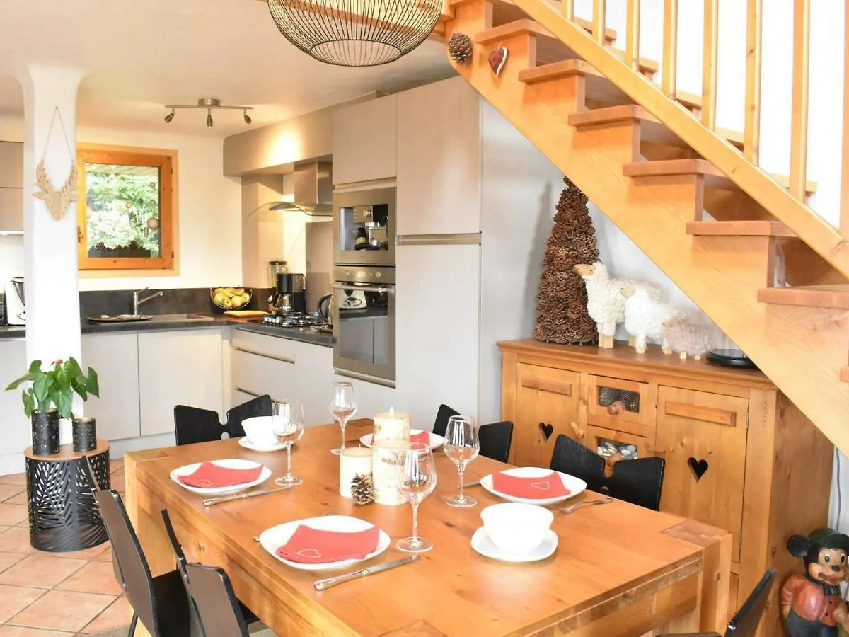 Chalet Cosy Avec Mezzanine, Poele A Bois, Wifi Et Parking - Meribel - Fr-1-180-570 Les Allues